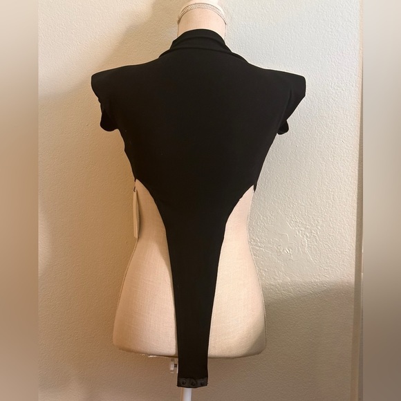 KOLLYY Padded Shoulder Sleeveless Bodysuit Top with Chain Details Women Size SML - Picture 3 of 6